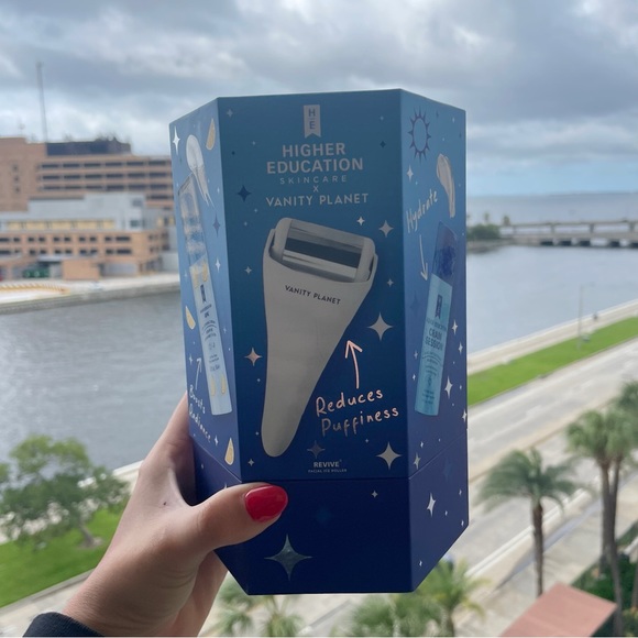 NWT GO FOR THE GLOW Higher Education Skincare x Vanity Planet Set Blue - Picture 4 of 5